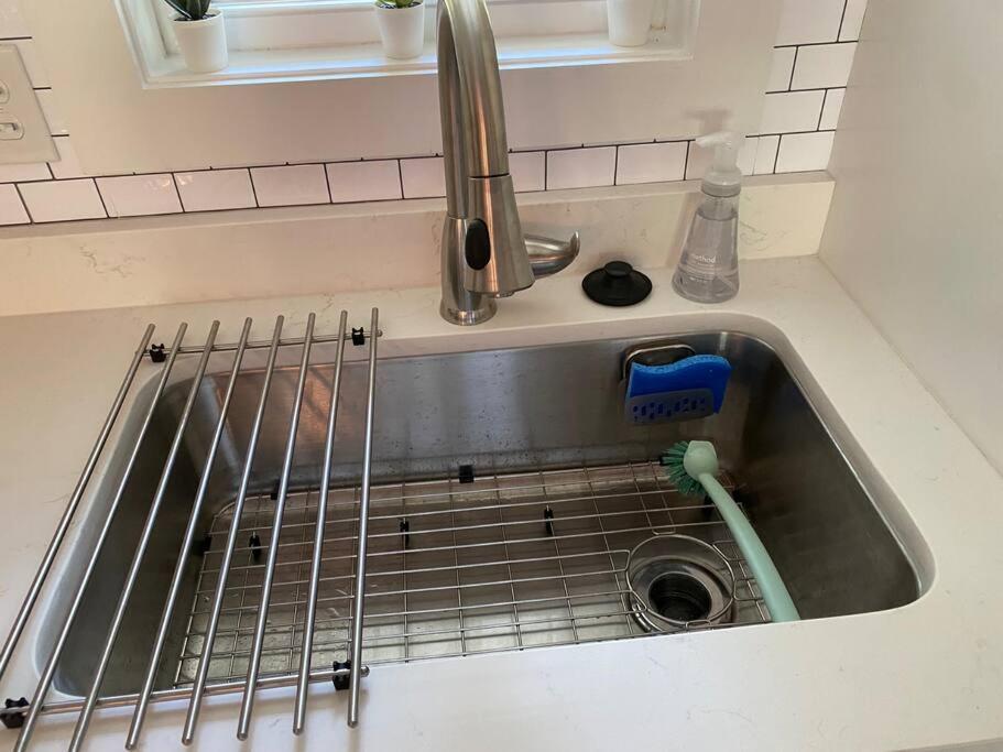 Modern Home Near Uptown Clt, Airport And More 샬럿 외부 사진