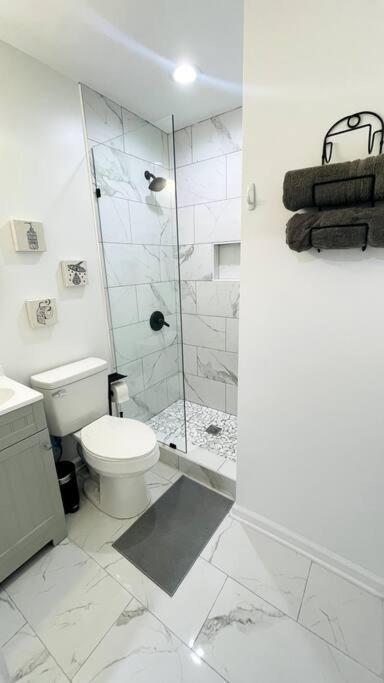 Modern Home Near Uptown Clt, Airport And More 샬럿 외부 사진