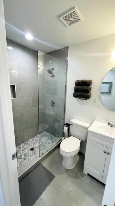 Modern Home Near Uptown Clt, Airport And More 샬럿 외부 사진